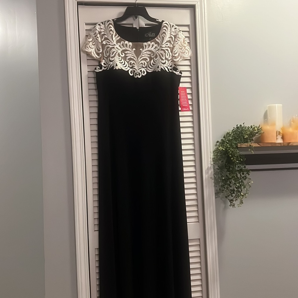Long black and cream formal dress size 14
